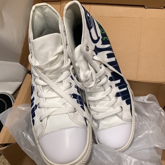 Seattle Seahawk 12th man size 9 high top sneakers - Picture 6 of 7